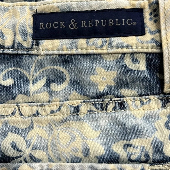 Rock & Republic Berlin Bleached Floral Print Skinny Jeans - Picture 7 of 11